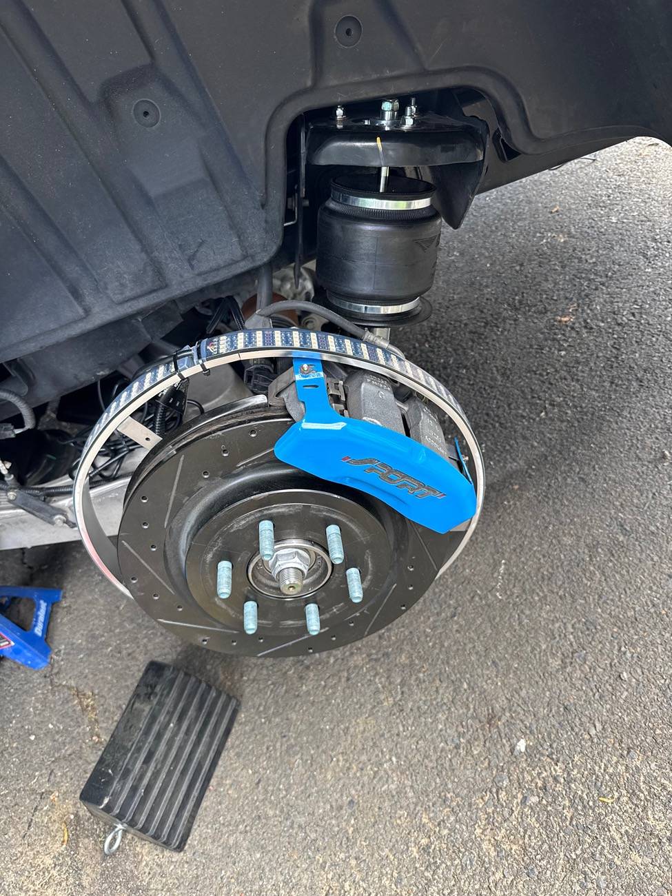 Ford F-150 Lightning Universal Air Ride “White Lightning”… IMG_4223