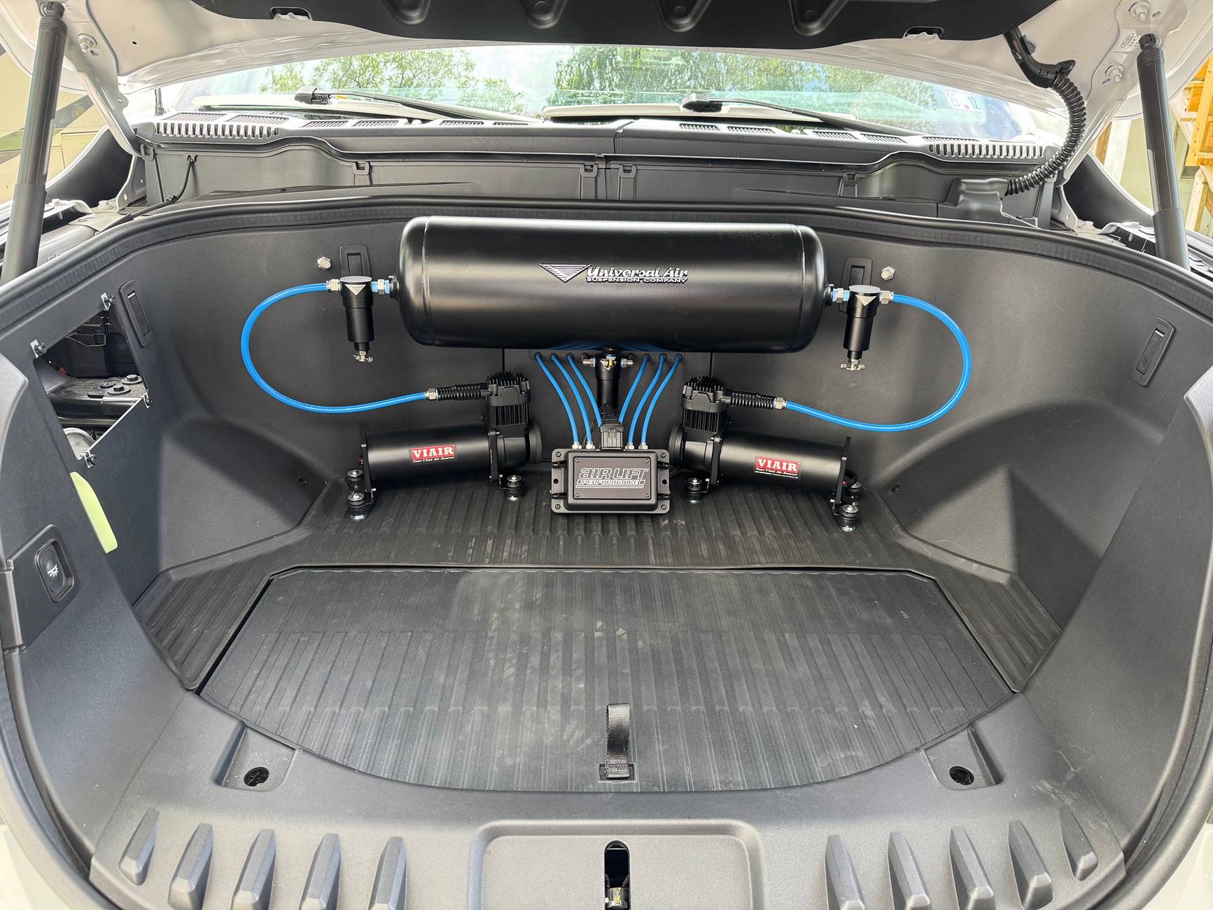 Ford F-150 Lightning Universal Air Ride “White Lightning”… IMG_4232