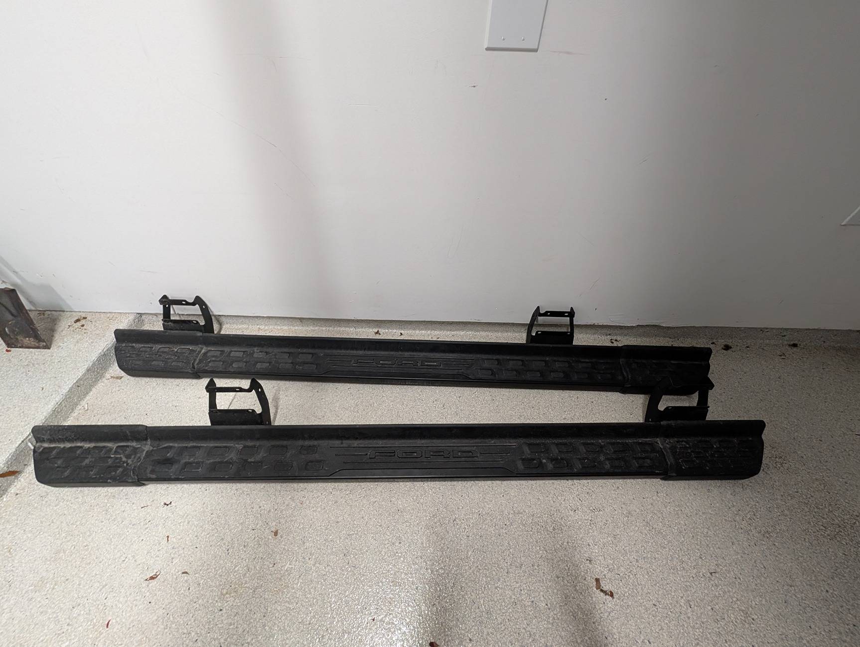 Ford F-150 Lightning Wtb lighted right running board PXL_20250605_034031617