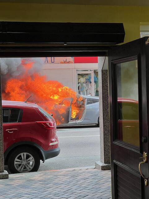 Ford F-150 Lightning Lightning caught fire in Canada Nassau Fire