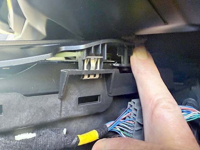 Ford F-150 Lightning Stick to Rotary Shift Knob Conversion w/ 3D Printed Rotary Shifter Holder Right_side_Alignment_tab