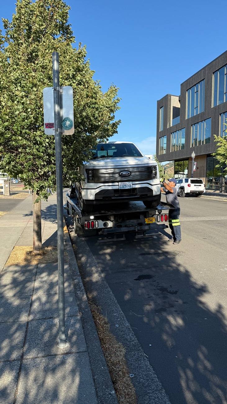 Ford F-150 Lightning Full charge,  bang,  "Exit vehicle safely"  - truck dead in driveway IMG_6026