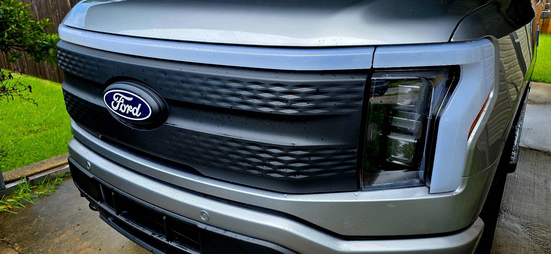 Ford F-150 Lightning Do '24 models have glossy grills? 25flashgrille