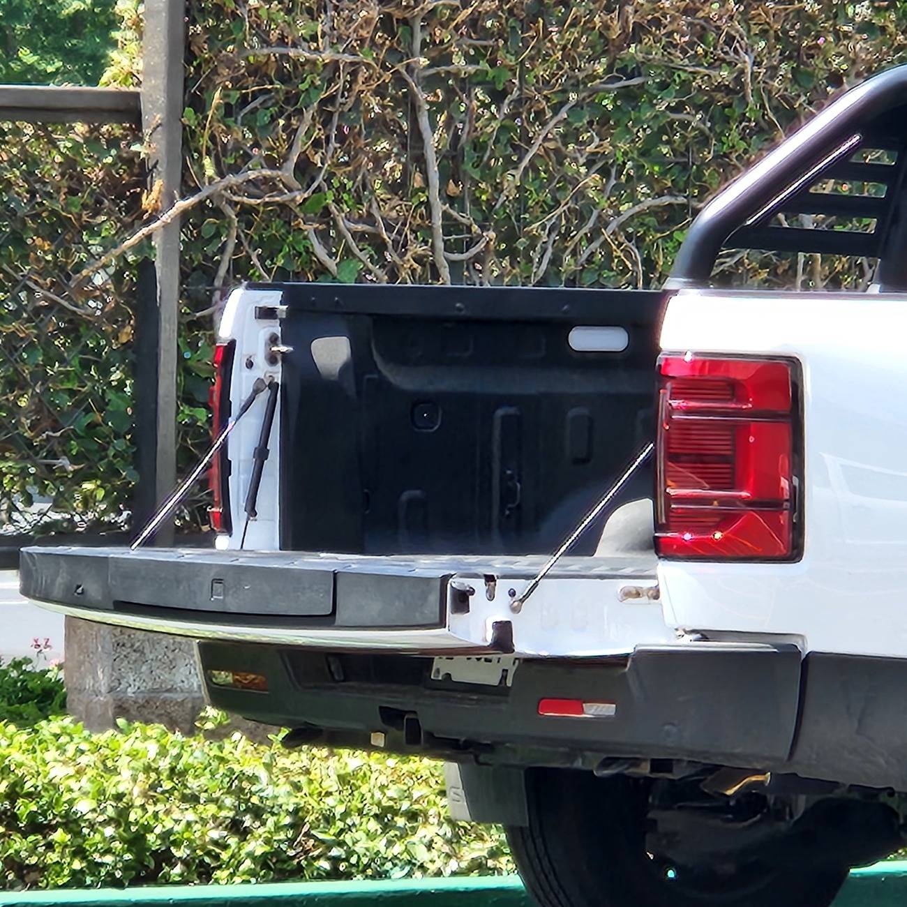 Ford F-150 Lightning First BYD truck spotted in Southern California. Came in from Mexico lots of lines and features from f150. 1000038753