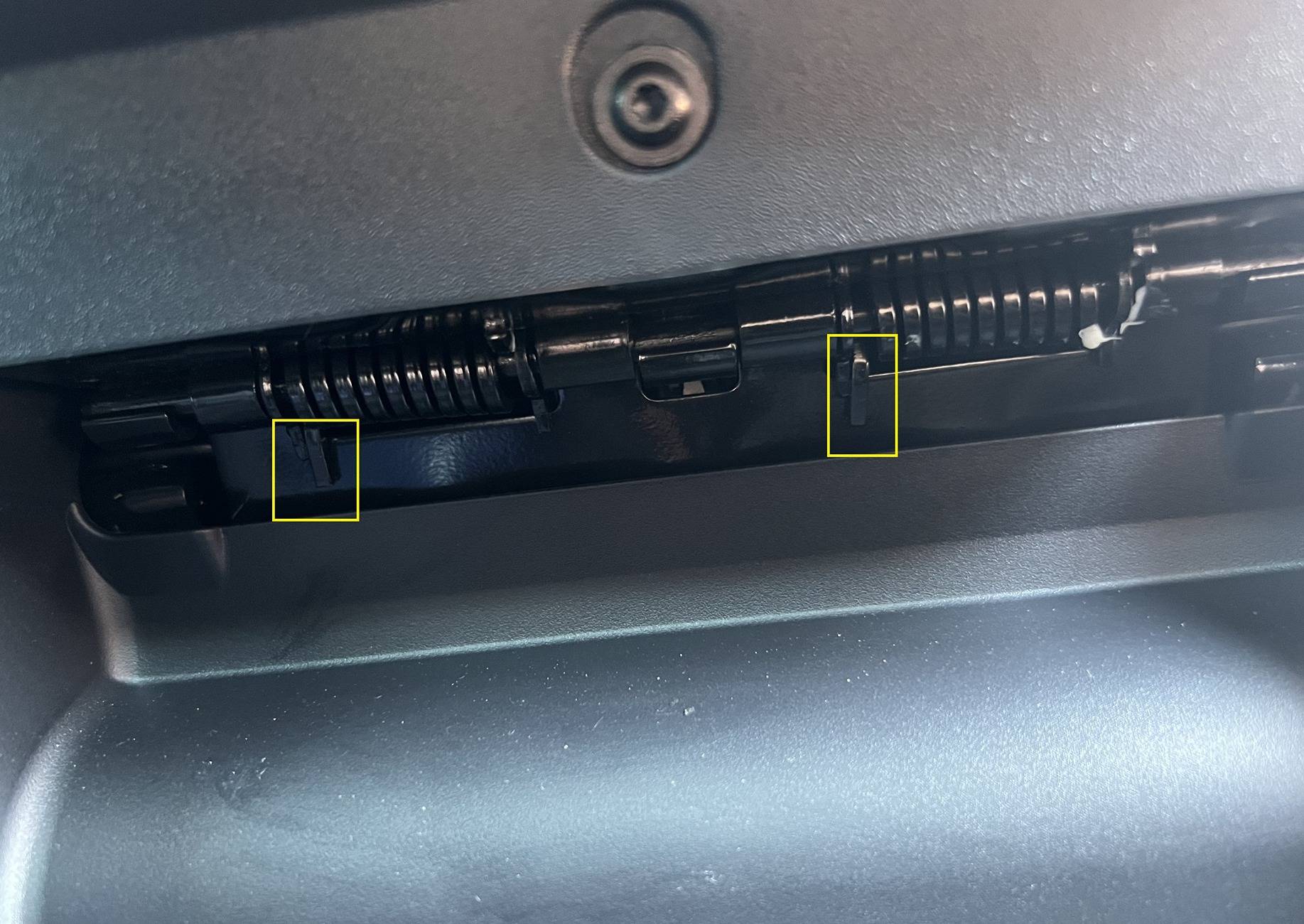 Ford F-150 Lightning Center console rattle console_lid