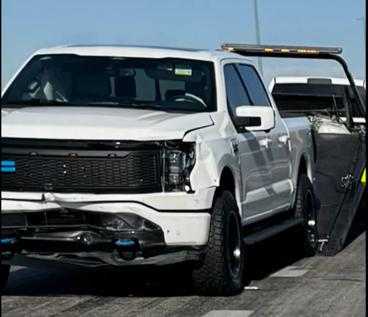 Ford F-150 Lightning Please read if u get in a automobile wreck with your lightning 1754825814922-77