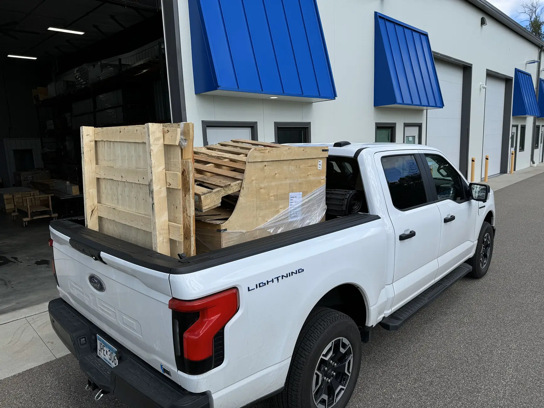 Ford F-150 Lightning First pickup ever – need advice on hard bed covers for winter + full bed access 1755177749213-er
