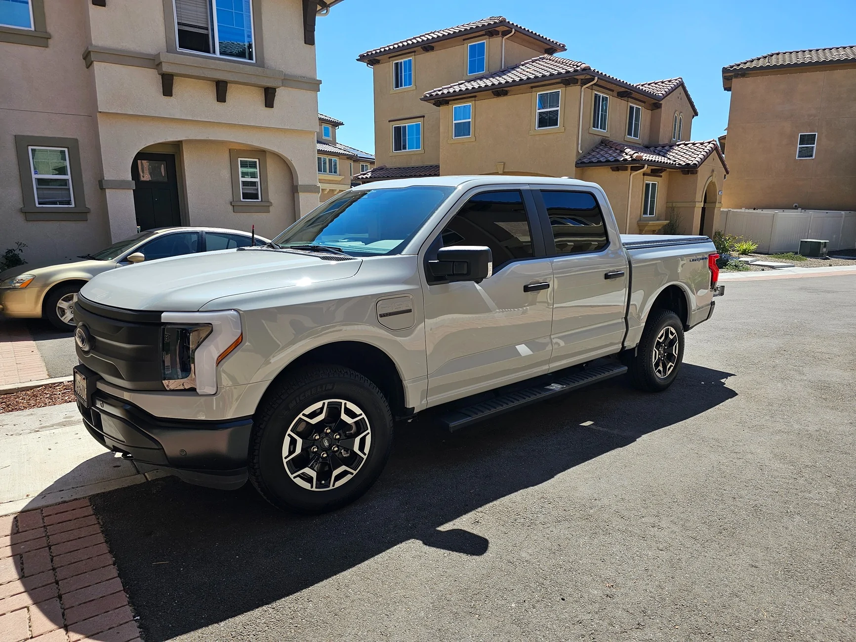 Ford F-150 Lightning 2023 Pro Standard Range 20250831_111802