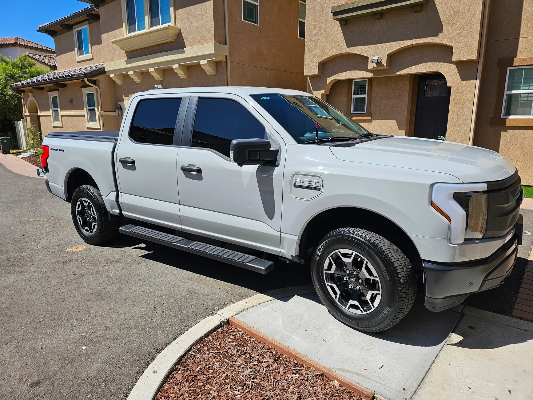 Ford F-150 Lightning 2023 Pro Standard Range 20250831_111822
