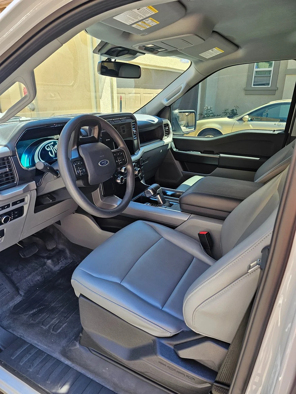Ford F-150 Lightning 2023 Pro Standard Range 20250831_112002