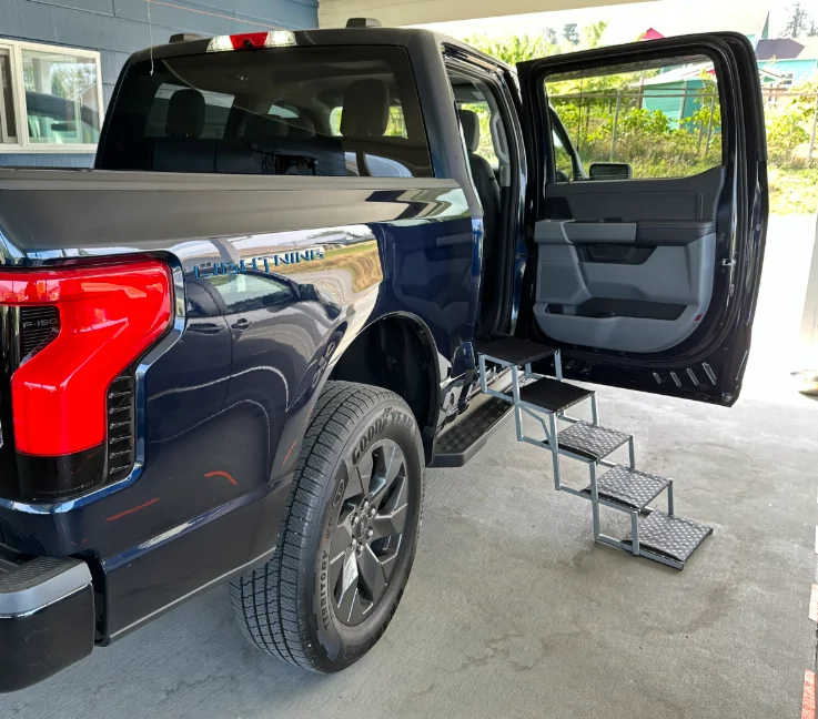 Ford F-150 Lightning Adaptive aids for dogs to ride along. 1756725411990-4