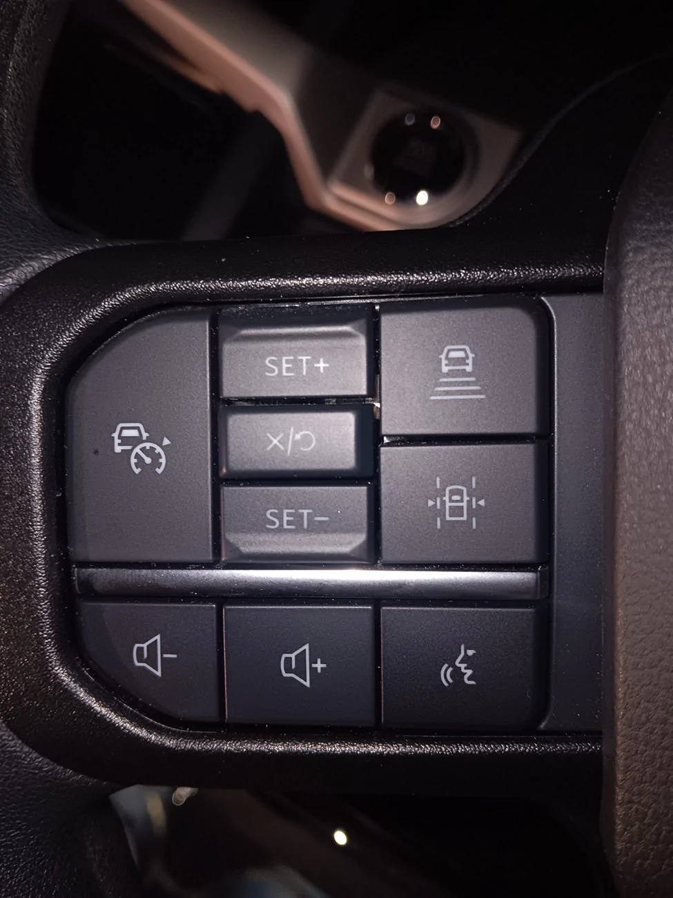 Ford F-150 Lightning 2023 Lightning Pro steering Left switchpack problem. e0e0e856-9950-4b8e-a912-6dc2256d2c70-1_all_5038