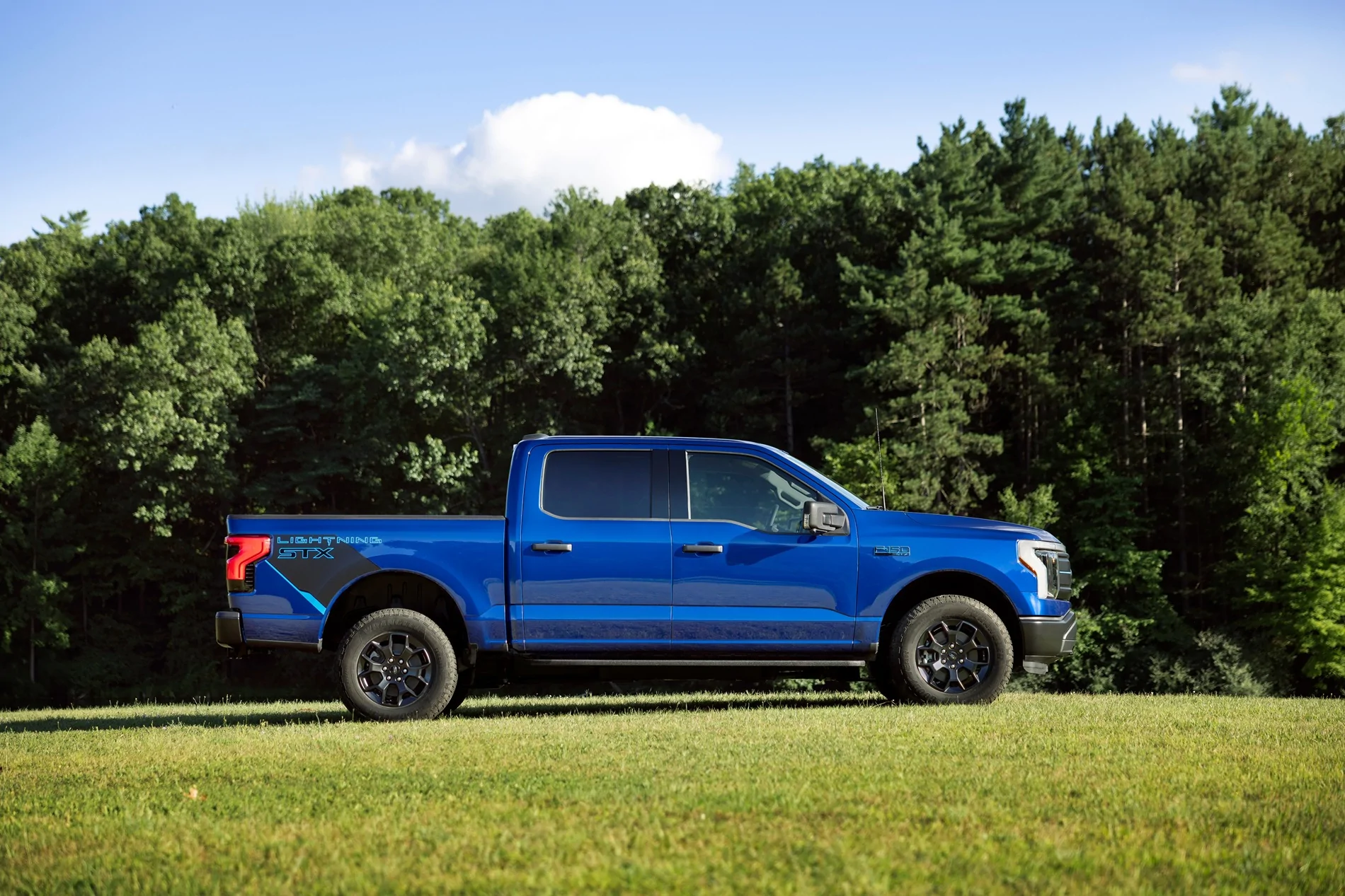 Ford F-150 Lightning 2026 F-150 Lightning STX Model Introduced. Replaces the XLT 2026 F-150 Lightning STX_04