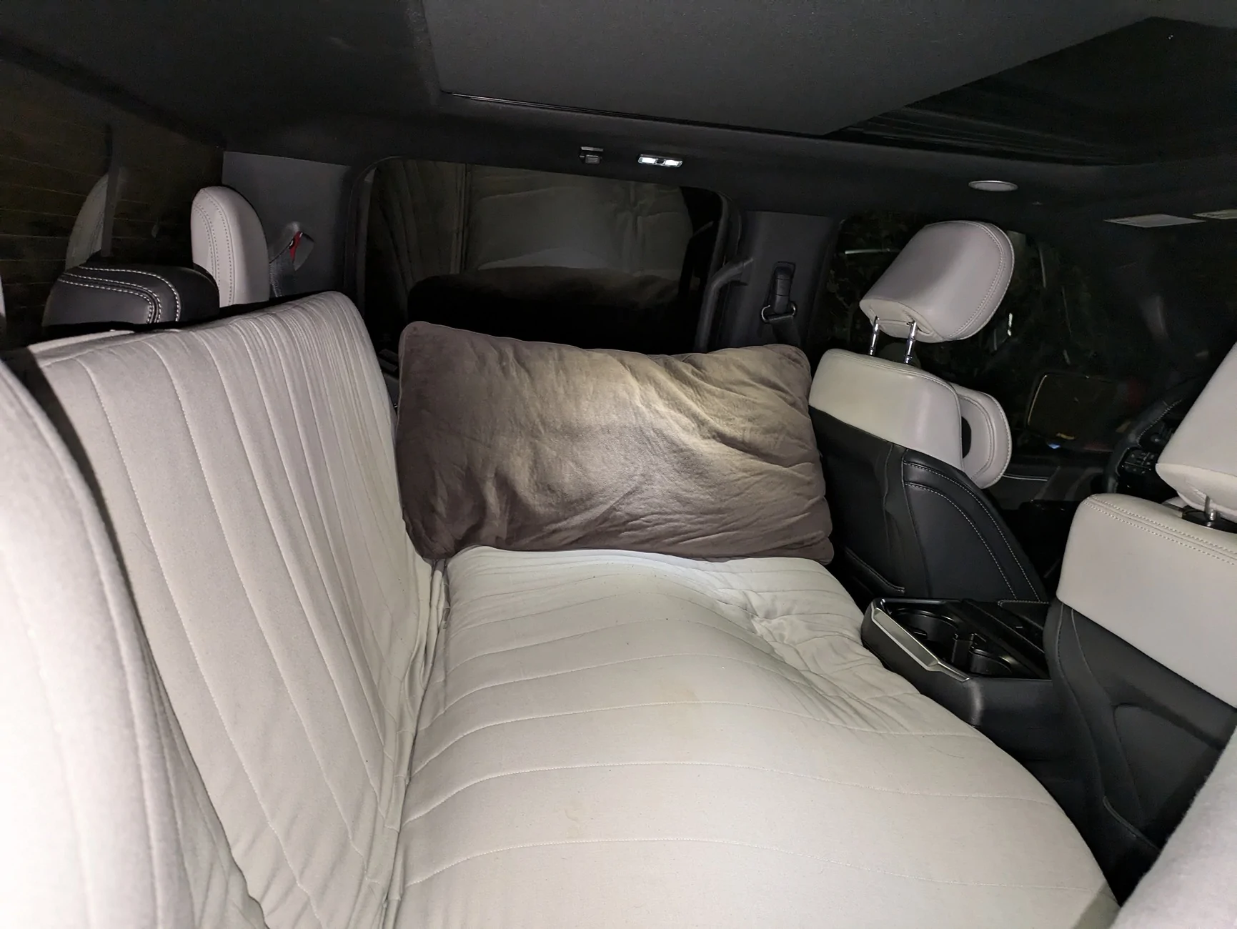 Ford F-150 Lightning Living in a Lightning e6fe6ba4-0984-4837-84e9-ad37a565c792-1_all_1308