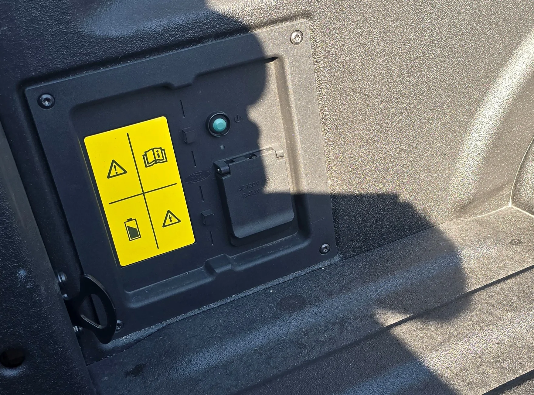 Ford F-150 Lightning Charging While Driving Works w/ Gas Generator in Bed (Range Extending for F-150 Lightning) - Testing 20250915_085600
