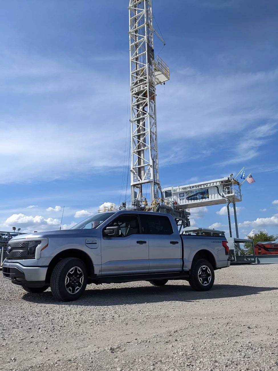 Ford F-150 Lightning Charging While Driving Works w/ Gas Generator in Bed (Range Extending for F-150 Lightning) - Testing 1757971660435-mh