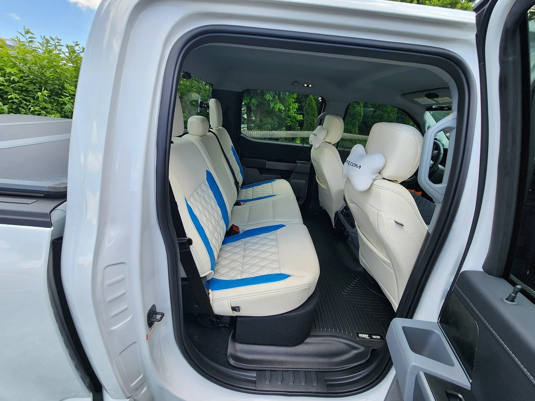 Ford F-150 Lightning Open Country or Defenders !? 20250619_123333