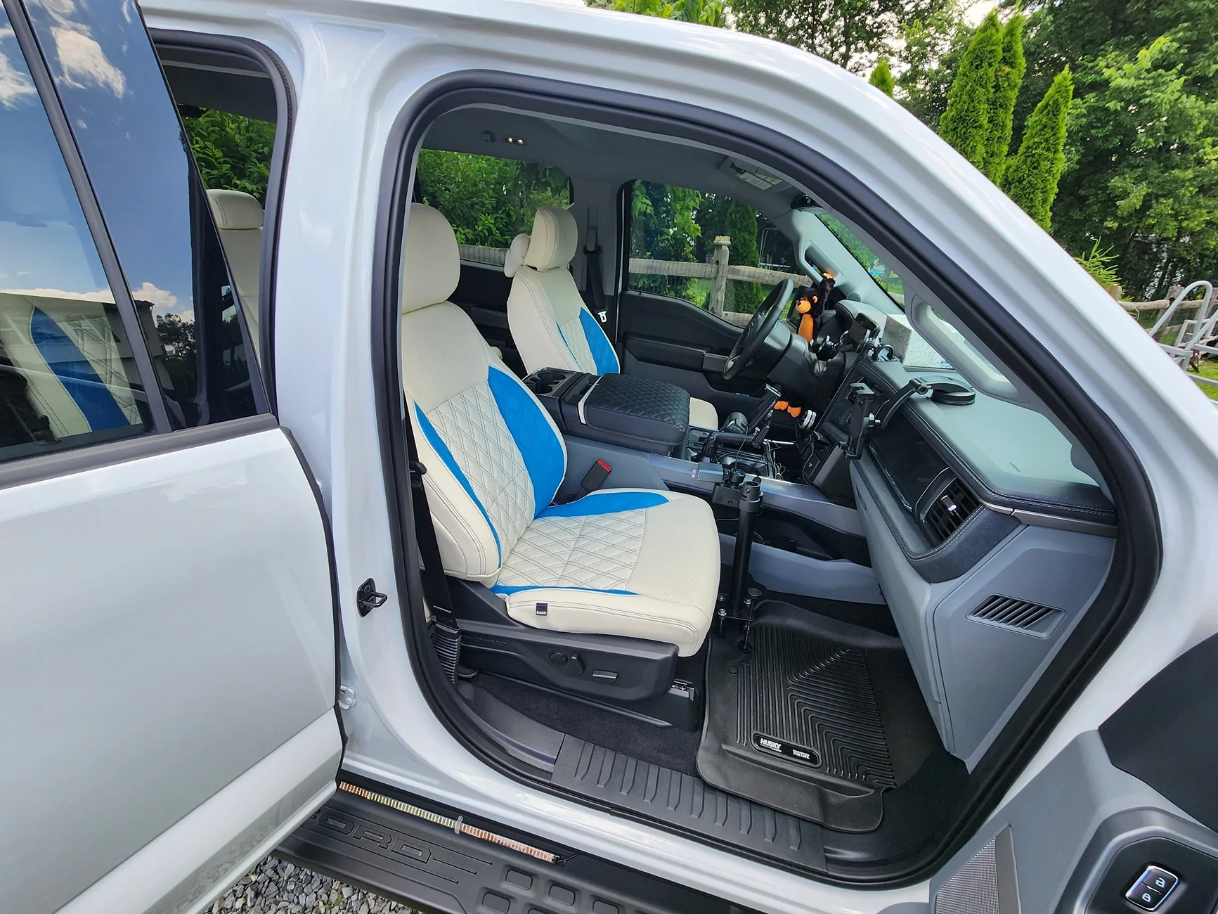 Ford F-150 Lightning Open Country or Defenders !? 20250619_123328