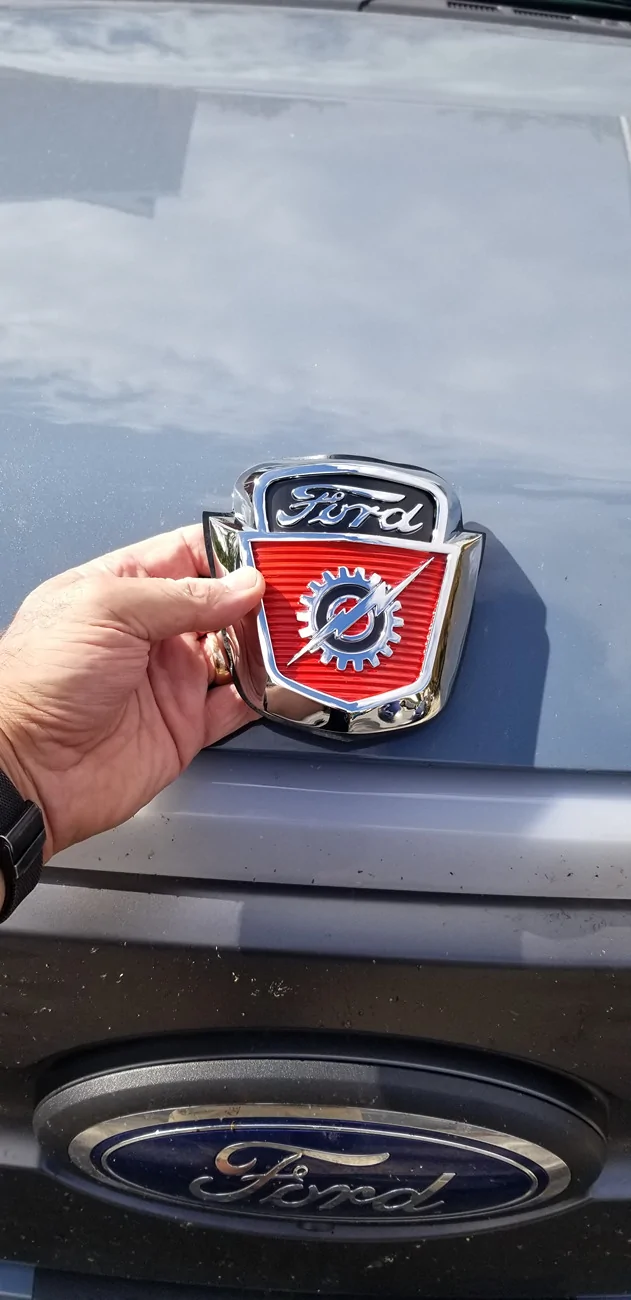 Ford F-150 Lightning Lightning-themed Trailer Hitch Covers? 20251010_130706