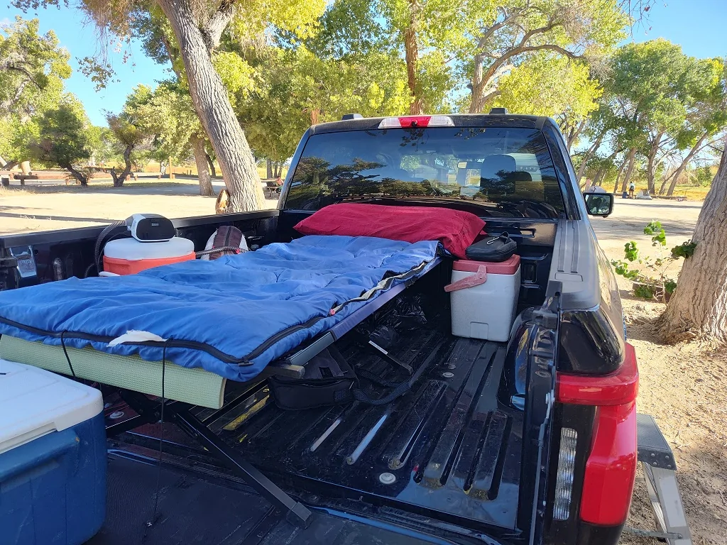 Ford F-150 Lightning Look a truck doing truck stuff! Truck bed 3