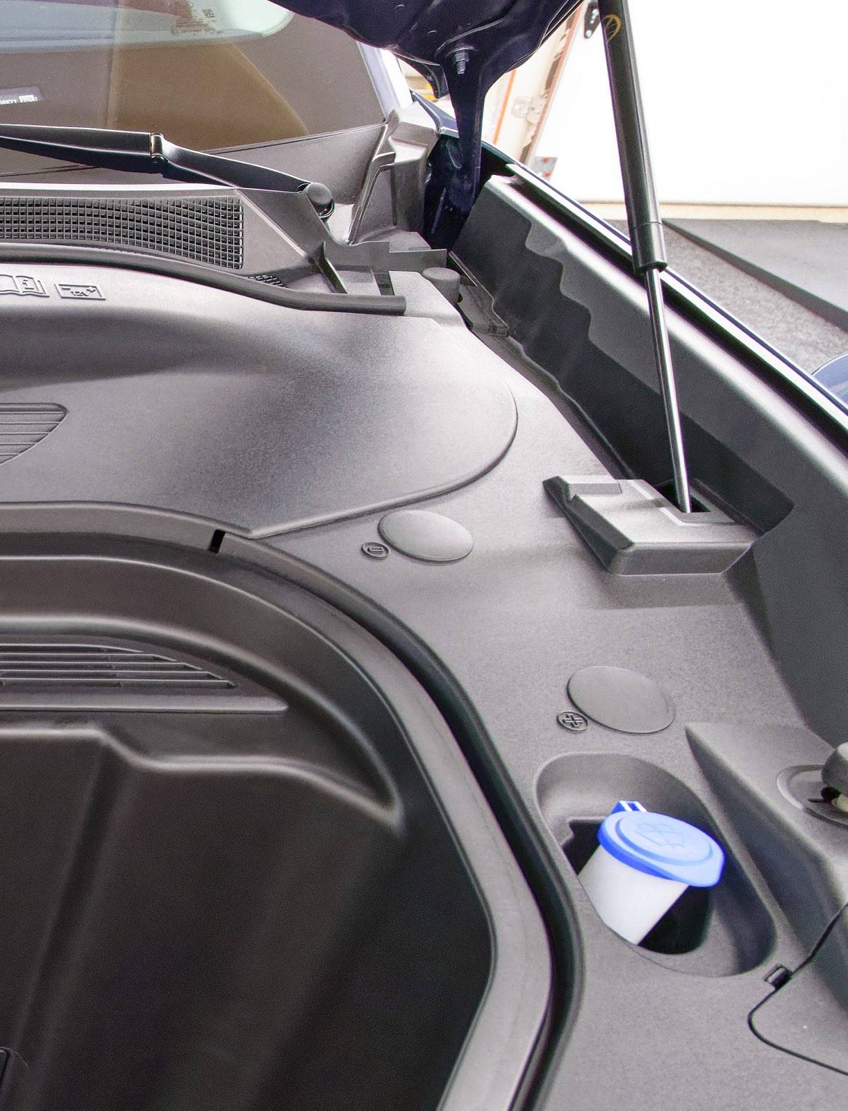 Ford F-150 Lightning Connecting battery tender 105035-aacb01de5ecfd4926bdcff9ccc833864