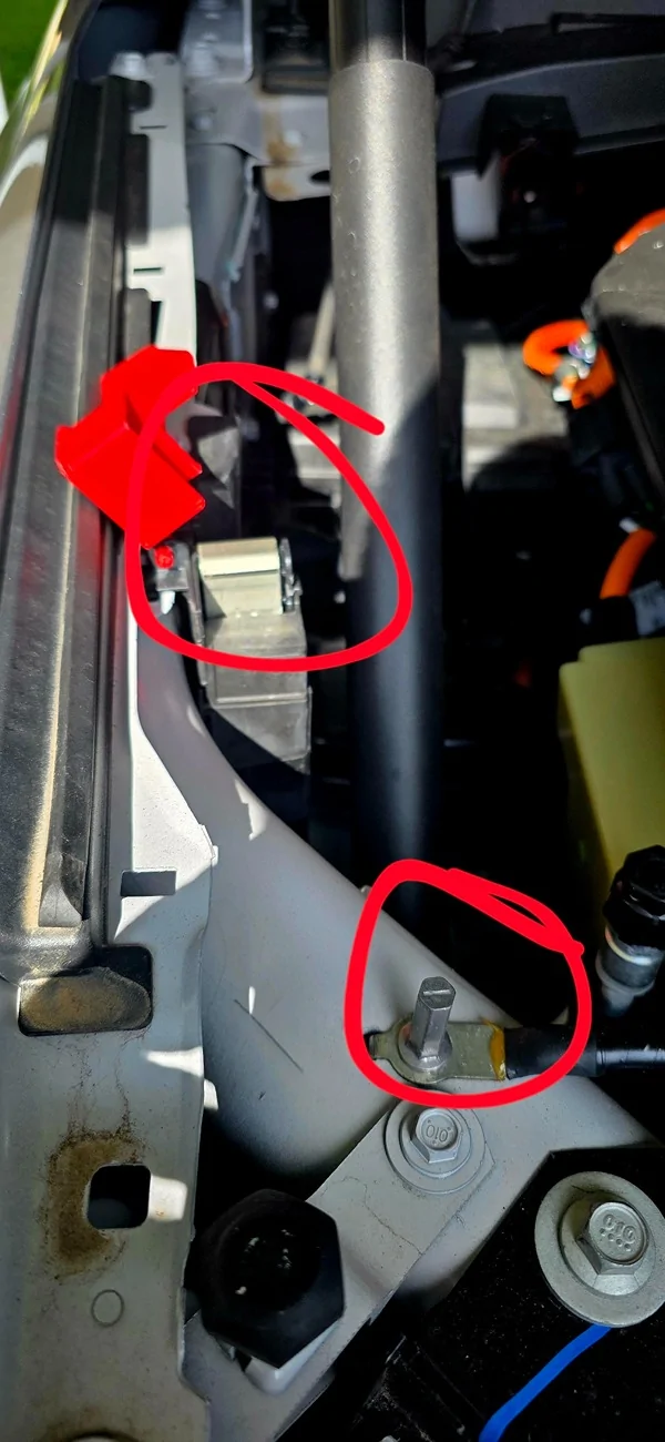 Ford F-150 Lightning Connecting battery tender batteryconnect1