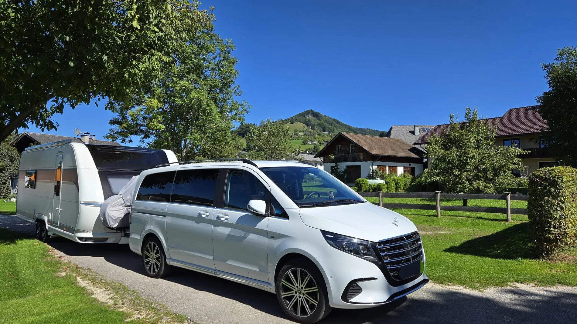 Ford F-150 Lightning Greetings from the heart of Europe... Czech Republic Obrázek WhatsApp, 2025-10-22 v 13.42.38_665ac60c