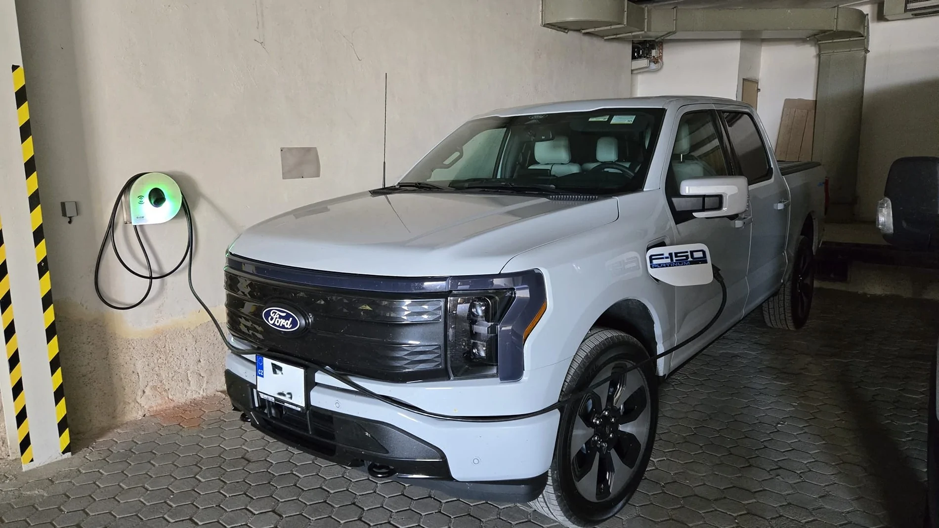 Ford F-150 Lightning Greetings from the heart of Europe... Czech Republic Obrázek WhatsApp, 2025-07-01 v 17.34.00_36e5c03f