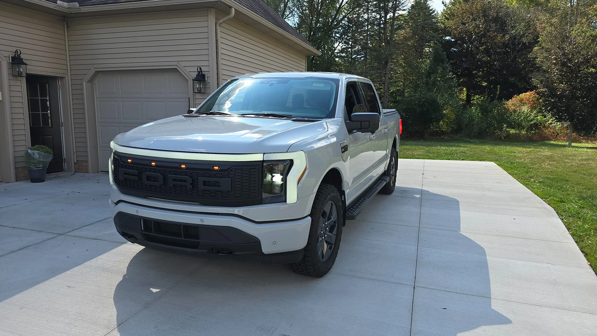 Ford F-150 Lightning ‼️ UPDATE FORD E-RAPTOR grille swap and install tutorial 20250926_145607