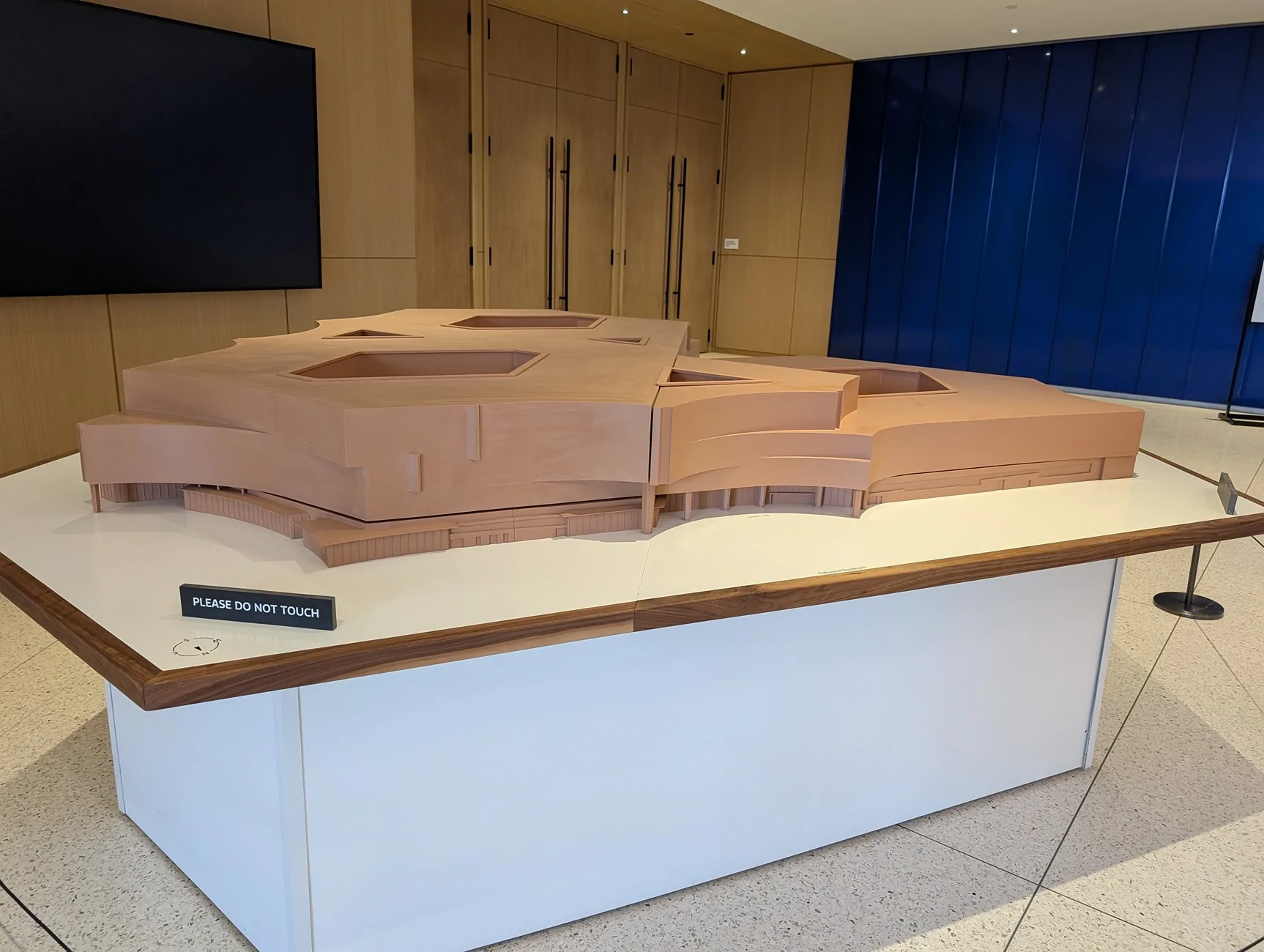 Ford F-150 Lightning Where am I? 1000008756