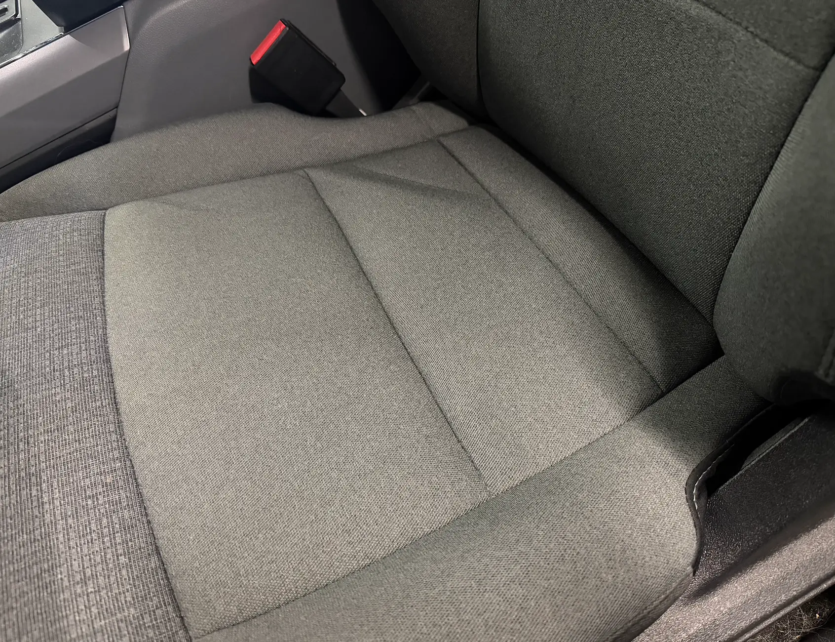 Ford F-150 Lightning replacing cloth XLT seat with leather - possible factory from lariat? 1763833653841-v7
