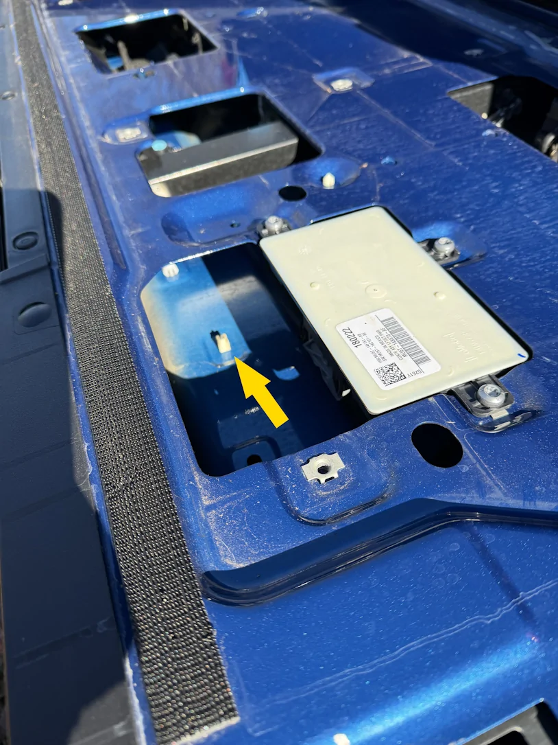 Ford F-150 Lightning 25SB6/25V731 Rear Lightbar Inspection Post #46 Right_Side_tailgate_bar