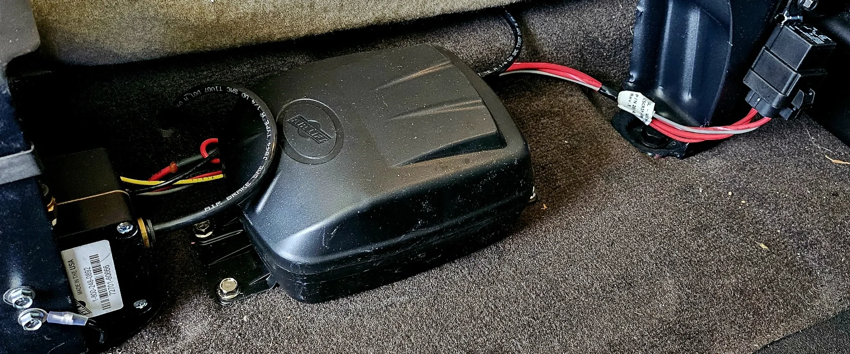 Ford F-150 Lightning Anyone using airbags for hauling with Lightning? Airlift_aircompressor_manifold_relay