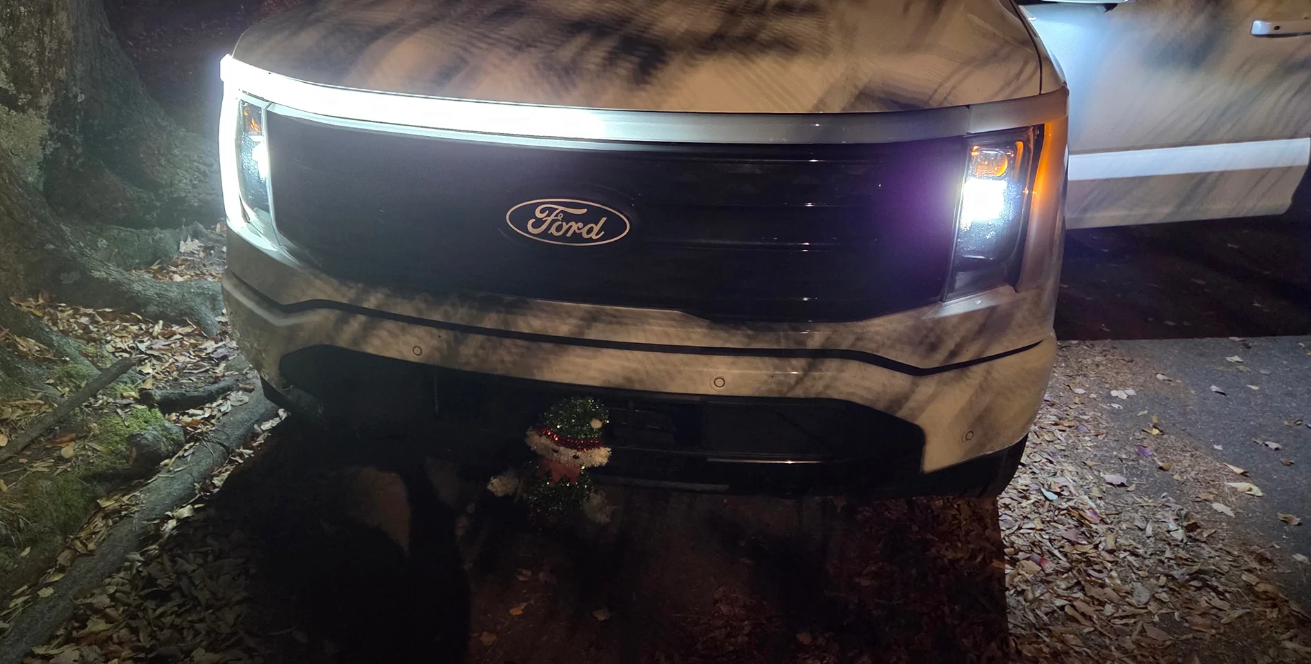 Ford F-150 Lightning Front light bar partially lit F150-half light