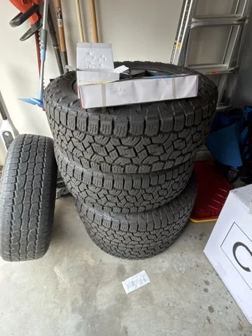 Ford F-150 Lightning For Sale - 2025 Lariat Powder Coated Black Wheels, Toyo Open Country AT3 EV tires, Spare Tire, TPMS sensors, Black Ford Lugs 60C9038E-B0D5-4199-939F-FF1D9CAB80EE_4_5005_c