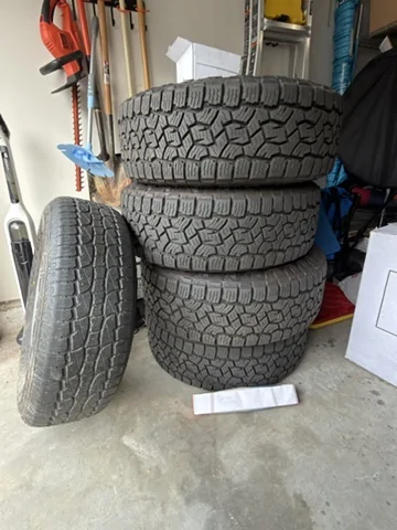 Ford F-150 Lightning For Sale - 2025 Lariat Powder Coated Black Wheels, Toyo Open Country AT3 EV tires, Spare Tire, TPMS sensors, Black Ford Lugs 09A4575B-A8AE-44DE-8529-541A354FF179_4_5005_c