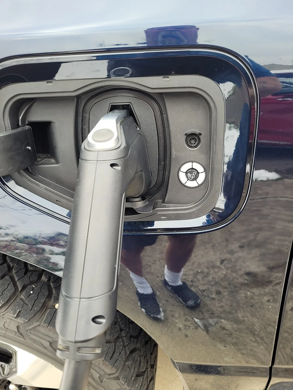 Ford F-150 Lightning Amber Charging Station Pro Fault and Ford Special Needs People in the EV support dept. 20251205_114952