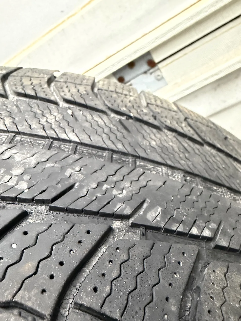 Ford F-150 Lightning Michelin X-Ice 275/60/20 - 2 winter seasons. IMG_3211