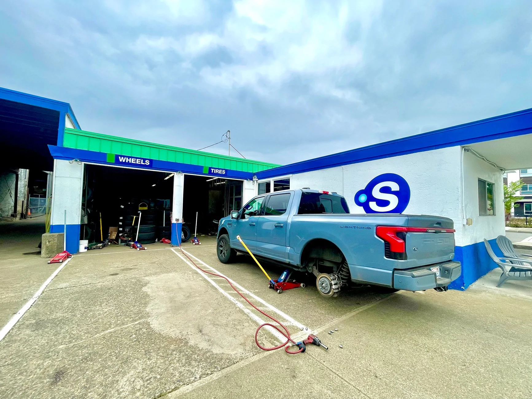 Ford F-150 Lightning Lightning Commuter rolls over 54,000 miles. IMG_6295