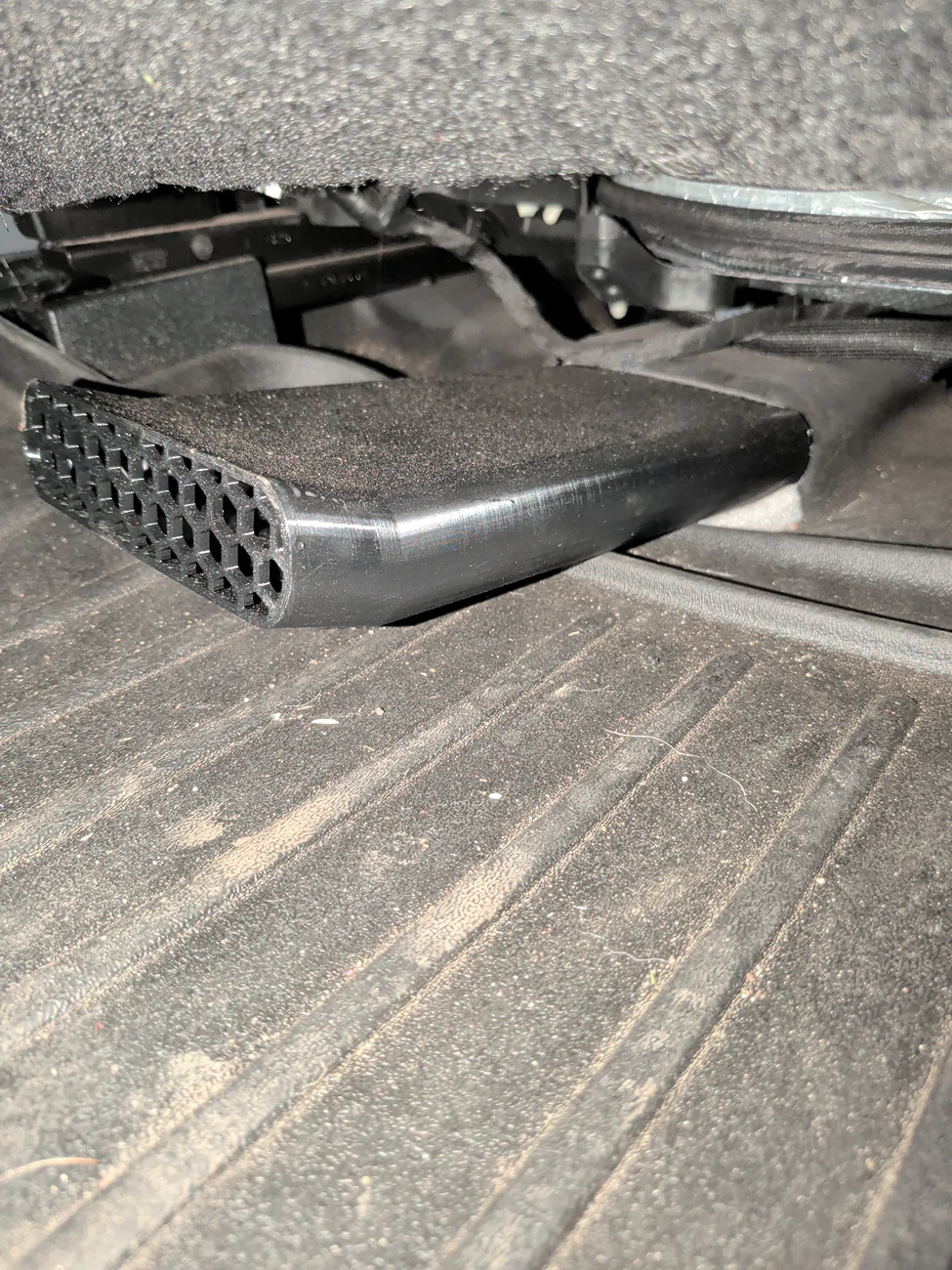 Ford F-150 Lightning Back row isn't getting warm air 2025-12-1619.30.469221695112769911489