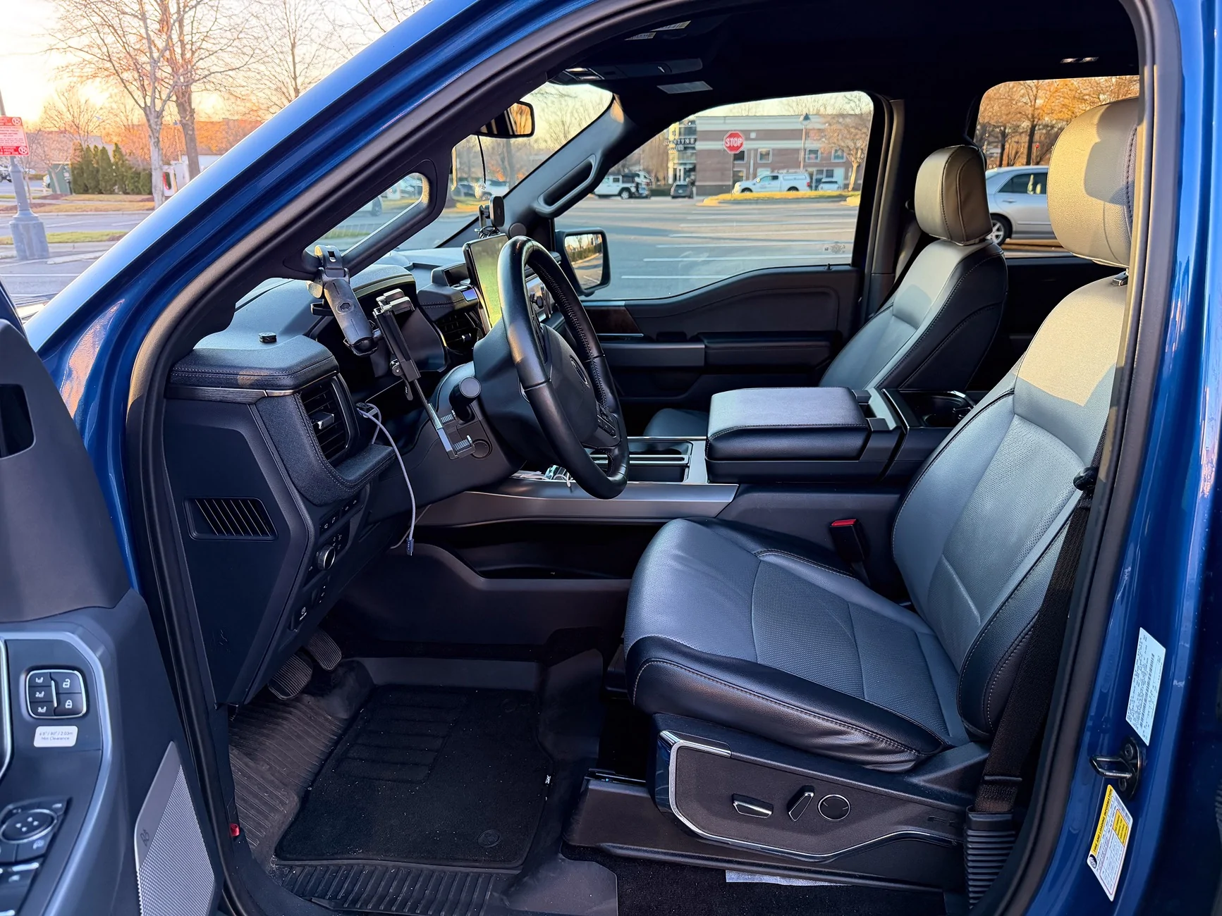 Ford F-150 Lightning 2022 Lariat ER - 69k miles - Max Tow, 9.6kW ProPower, Hard Tonneau, Spray-In Liner, Comma 3X IMG_5393