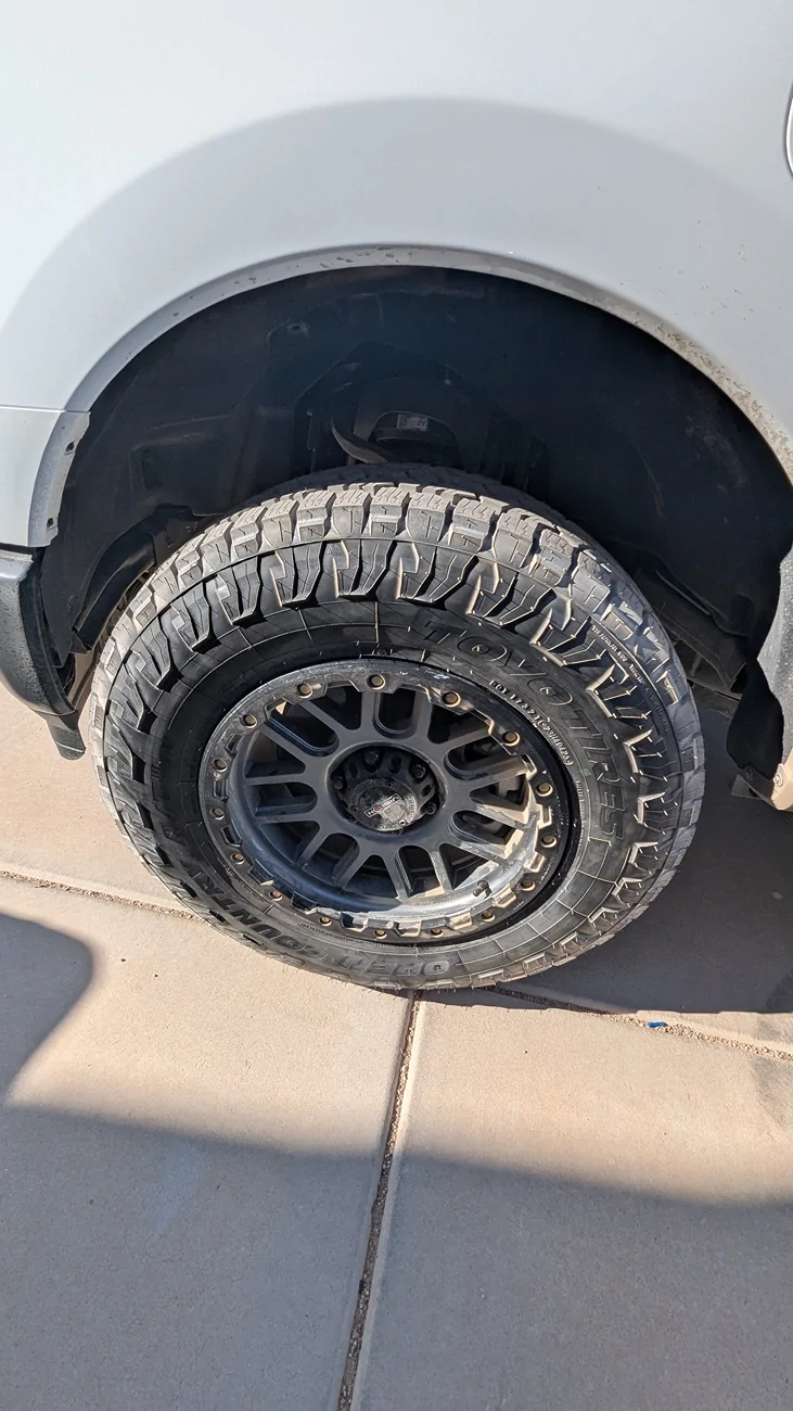 Ford F-150 Lightning Toyo Open Country A/T 3 NON-EV 7339f929-e7eb-4580-9892-ff062a2342d4-1_all_31