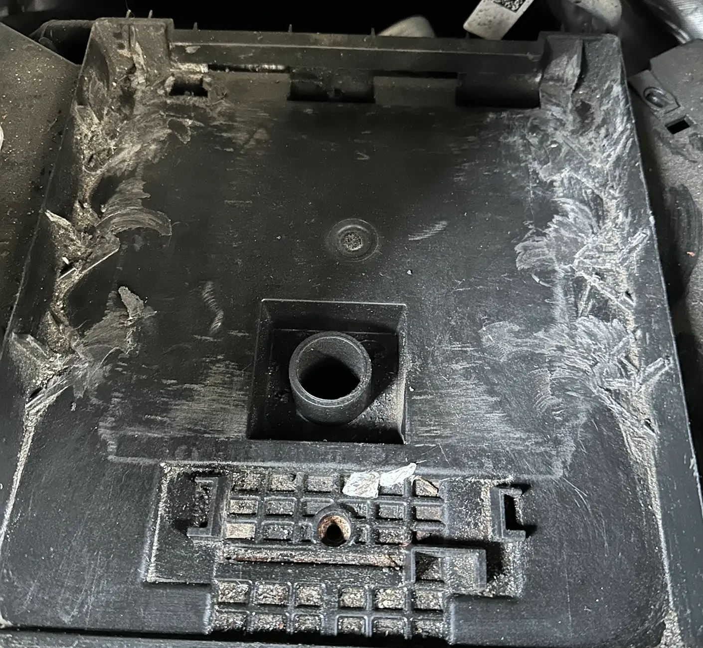 Ford F-150 Lightning 12V Battery replacement with H4 1772941697352-98