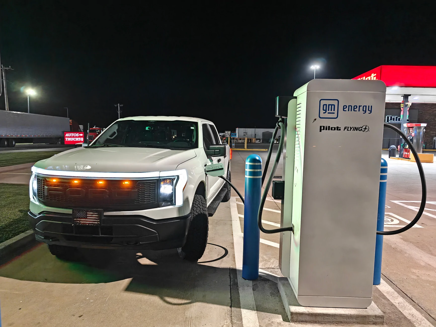 Ford F-150 Lightning Raptor gets airlifted for impersonating Zaptor at a charger (ICEing) IMG20251001205045