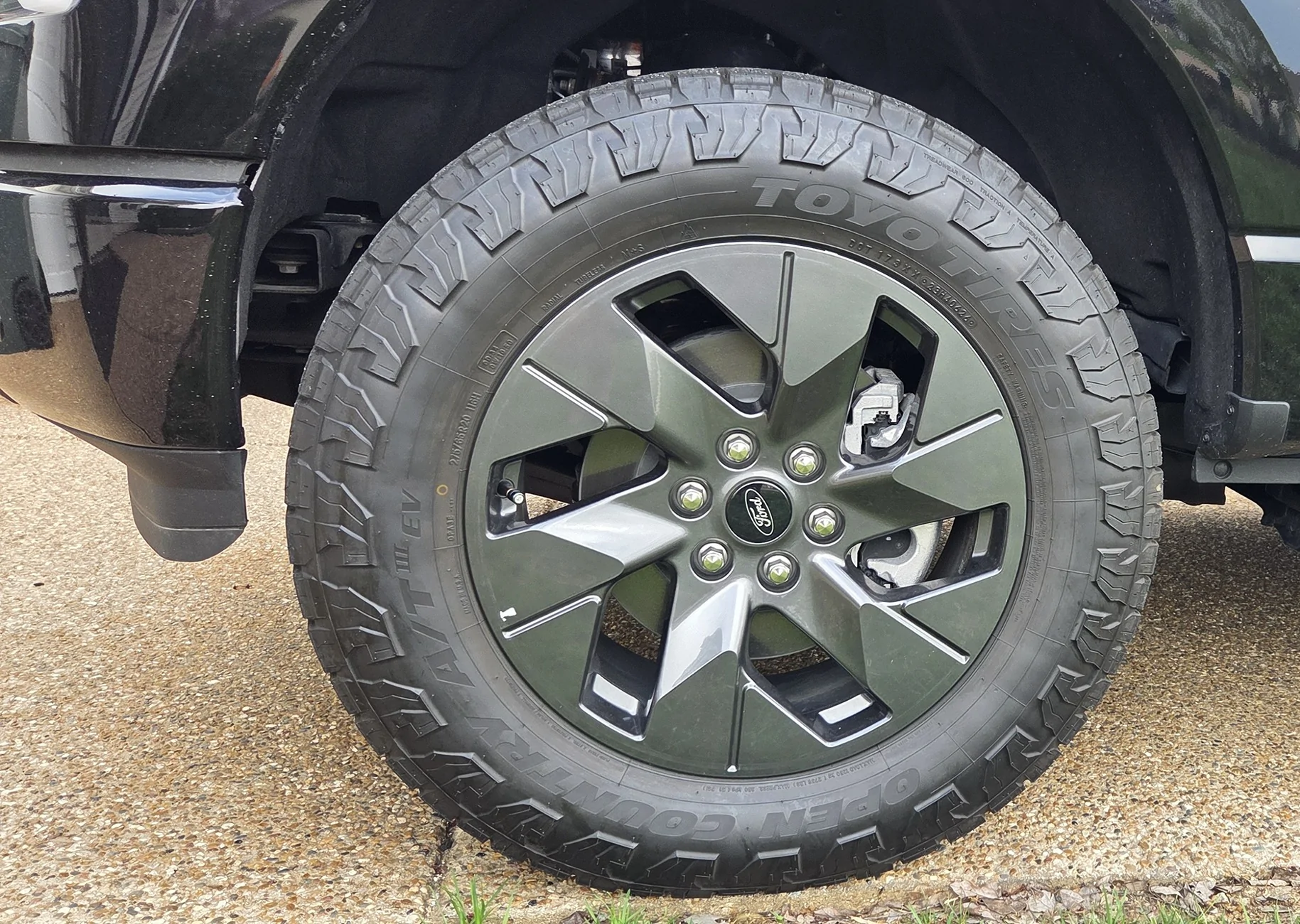 Ford F-150 Lightning tire size tir
