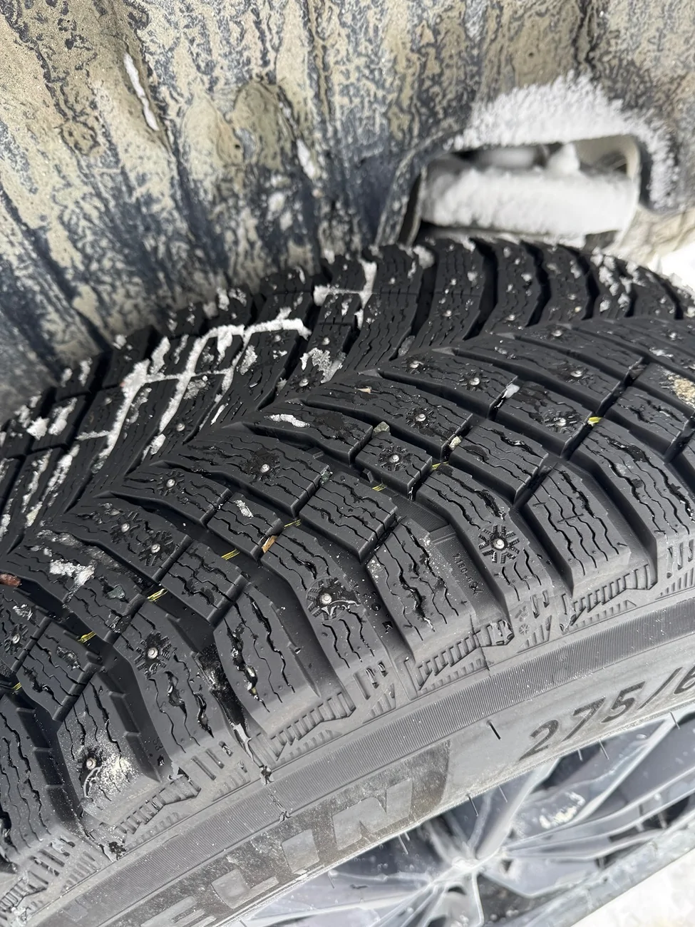 Ford F-150 Lightning Stuck in moderate snow IMG_1380