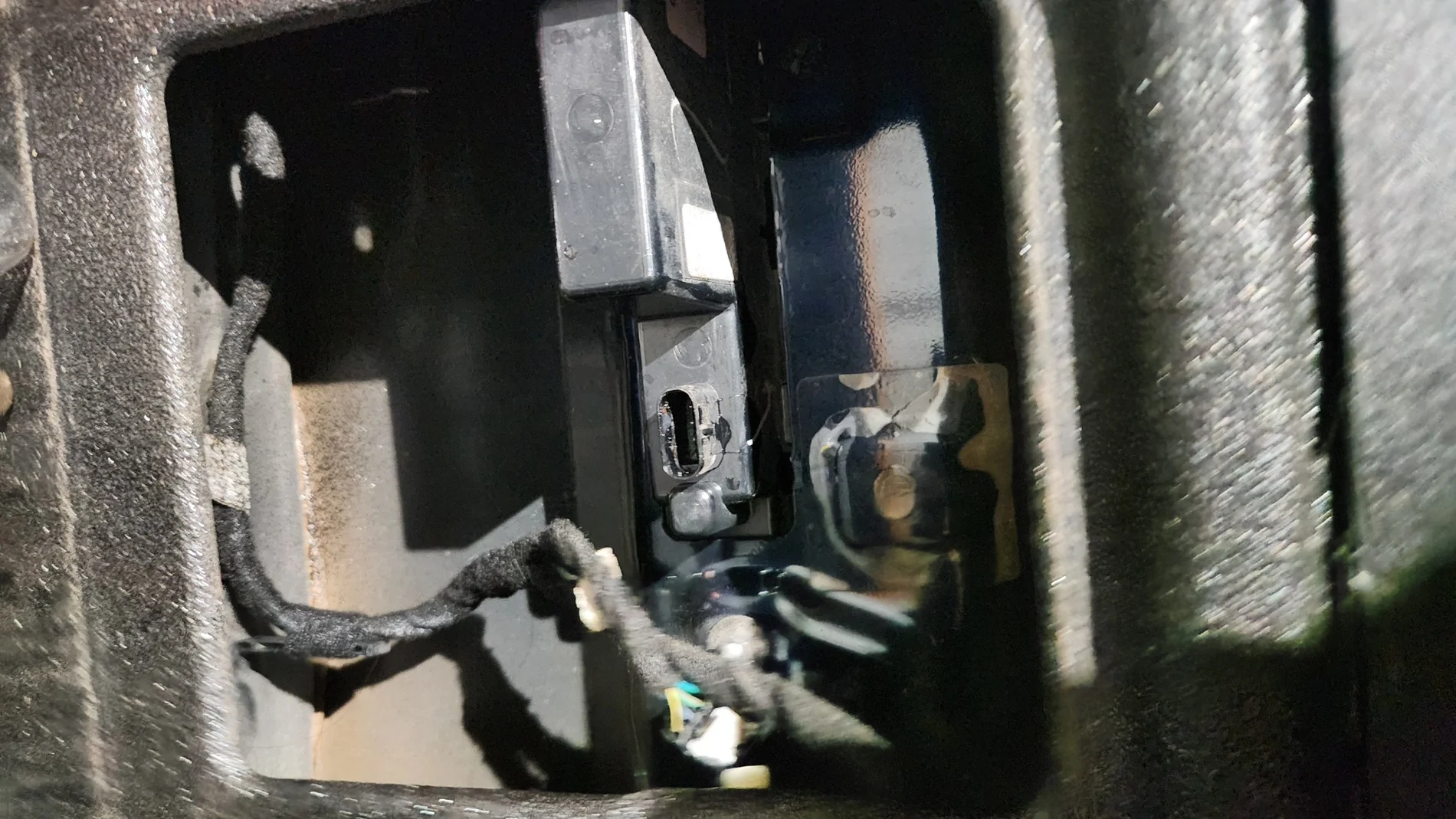 Ford F-150 Lightning Tailgate inop water intrusion mod 20260421_202256