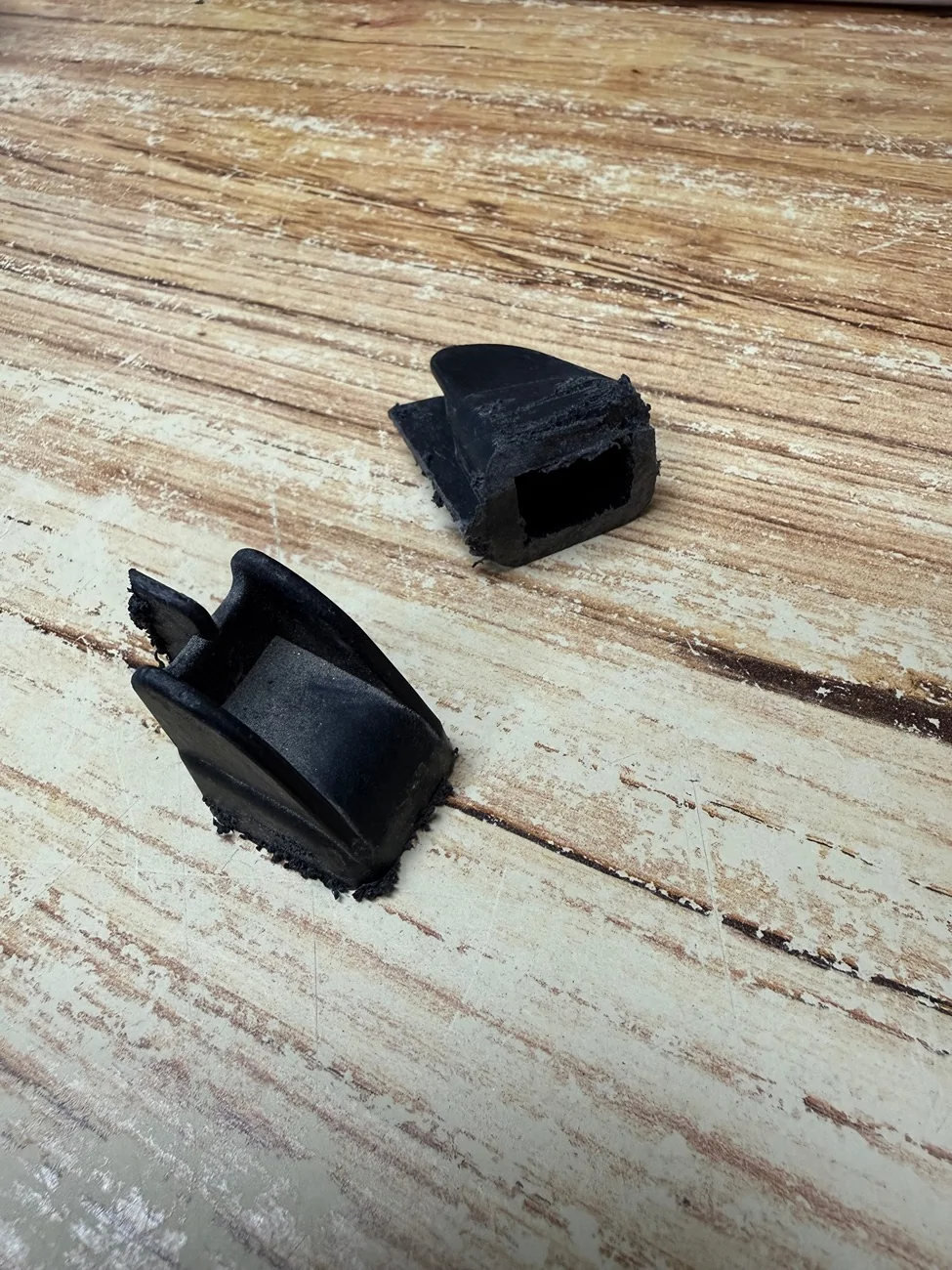 Ford F-150 Lightning 12V Battery replacement with H4 IMG_0852