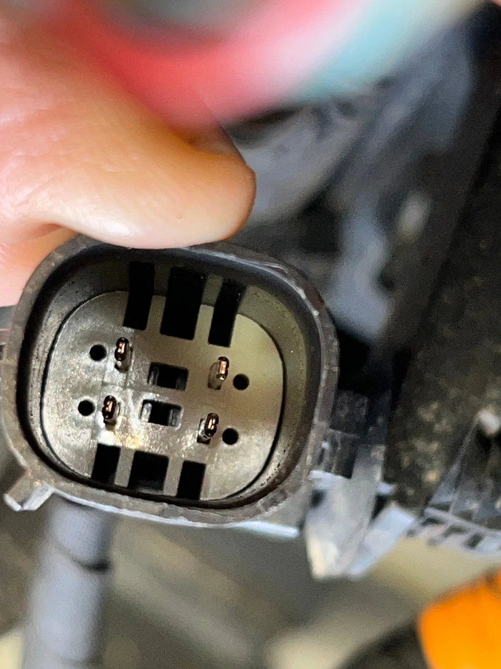 Ford F-150 Lightning Pro Power bed outlets not working PPOB 4-Pin Male - IMG_8509