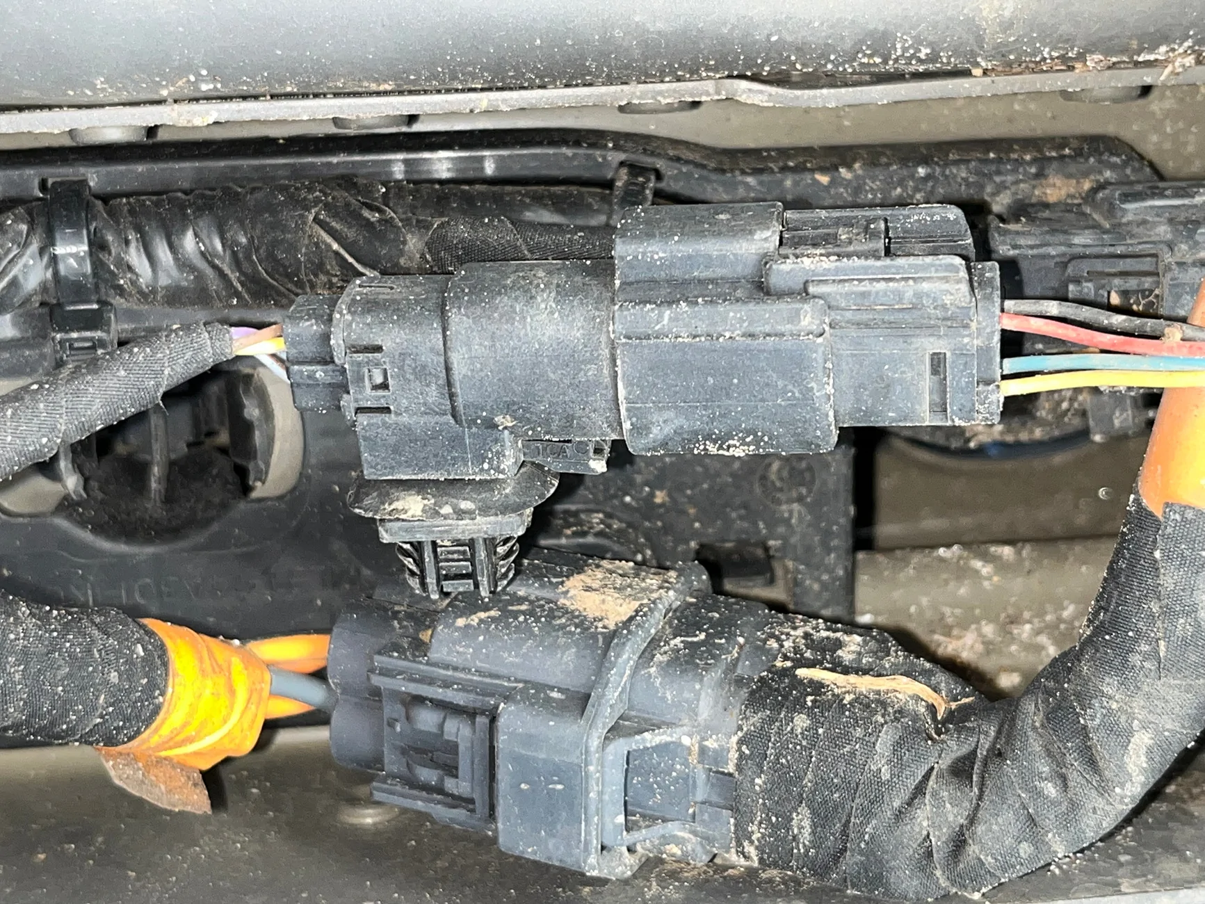 Ford F-150 Lightning Pro Power bed outlets not working PPOB Connectors w Dirt-Grit from RightRear Wheel - IMG_8453